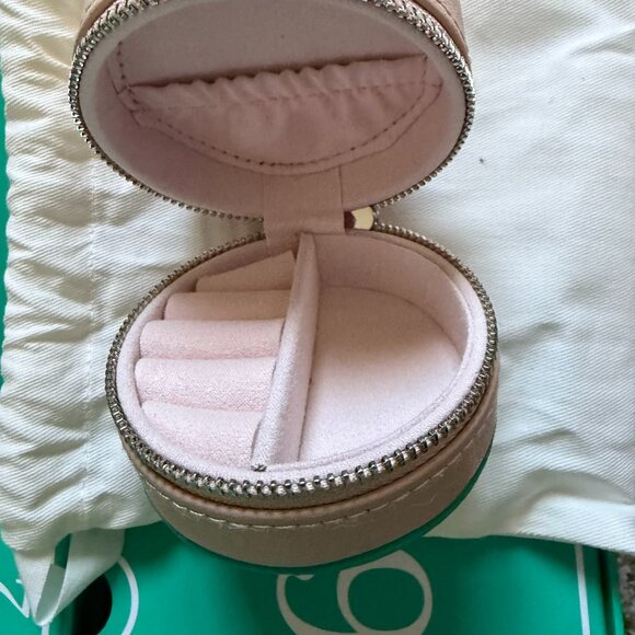 TIEKS BY GAVRIELI BALLERINA PINK LEATHER TRAVEL JEWELRY CASE ROUND NEW WITH BAG - Picture 3 of 3